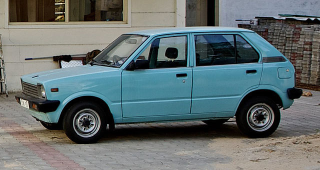 Classic Maruti Suzuki 800 parked on a street in Nepal, popular budget hatchback.
